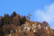 79 Zoom verso la croce di Cima Cornetti